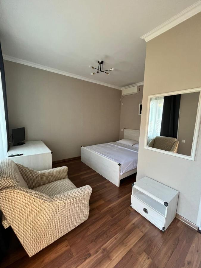 Hôtel Gostevoy Dom Samir à Gagra Extérieur photo